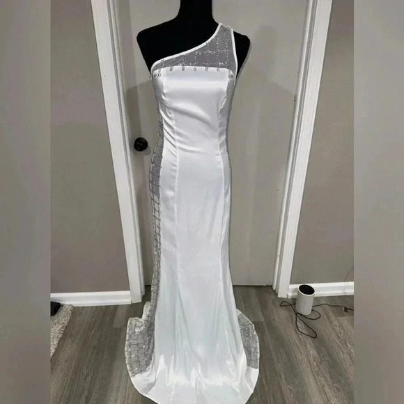 NWT Banjul Bridal Wedding White Event Dress Beaded - Picture 1 of 9